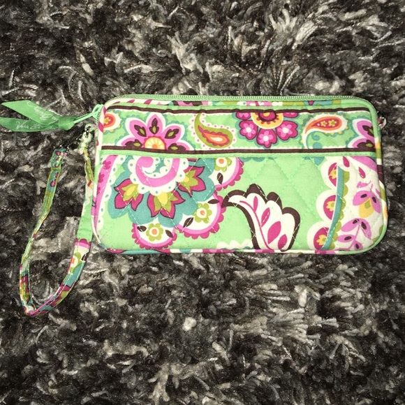 🚫Sold on Ⓜ️Very Bradley Wristlet
