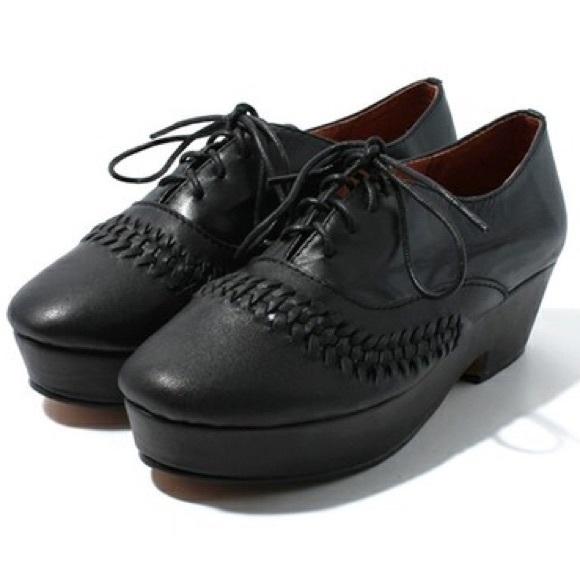 Kobe Husk Black Flatforms