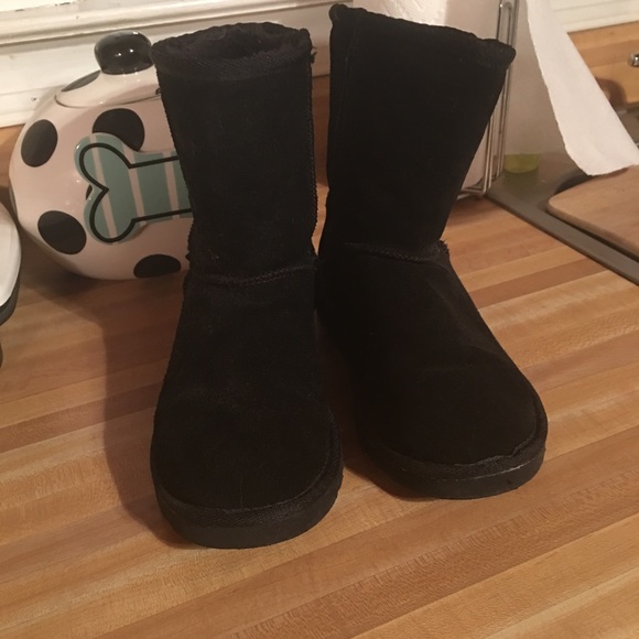 Black uggs size 7
