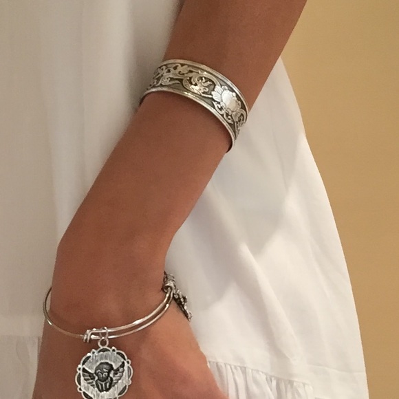 Woowaa Jewelry - Tibetan silver angel wing bracelet
