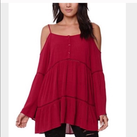SALE K&K sleeveless maroon top