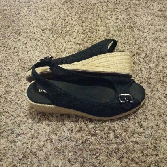 Super cute Naturalizer sling back wedges shoes