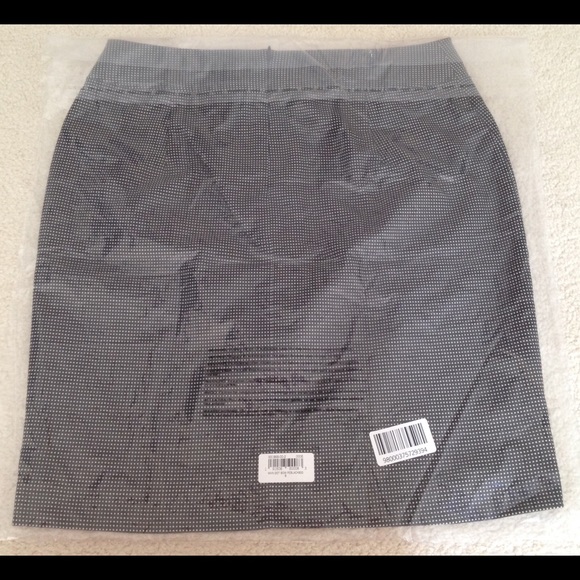 NWT Banana Republic bow polka dot skirt - Picture 3 of 3