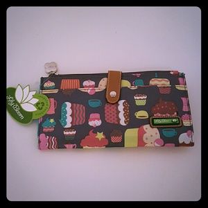 Cupcake printed wallet
