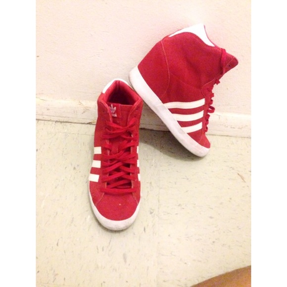 Wedge sneakers