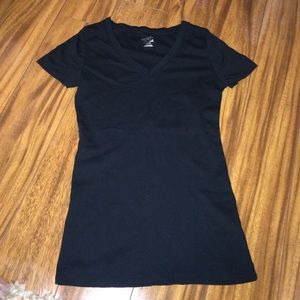 Black xs v neck tee