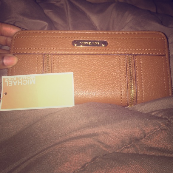 Tan leather Michael Kors wallet