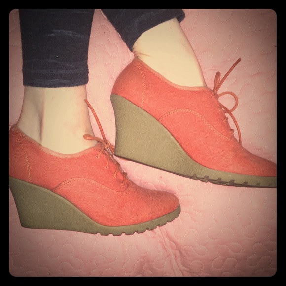 Urban Outfitters cooperative gumshoe wedge 7.5