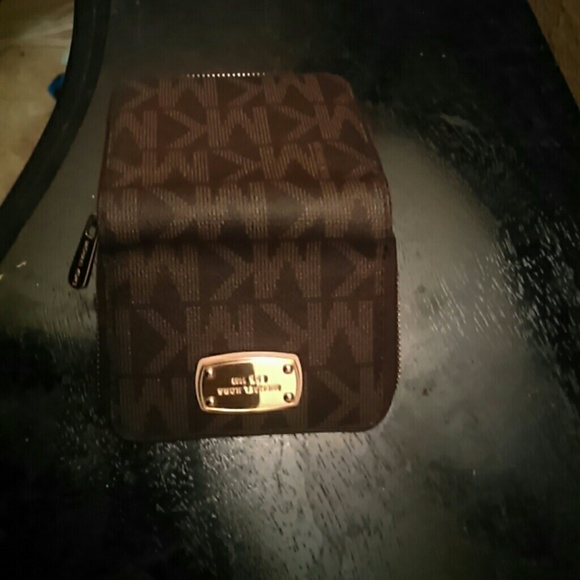 Michael Kors Wallet - Picture 4 of 4