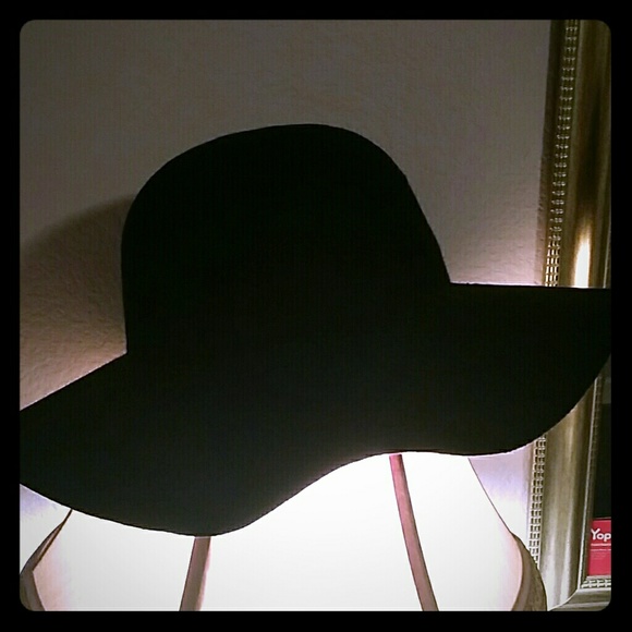 NEW Black Forever 21 Wide Wool Hat