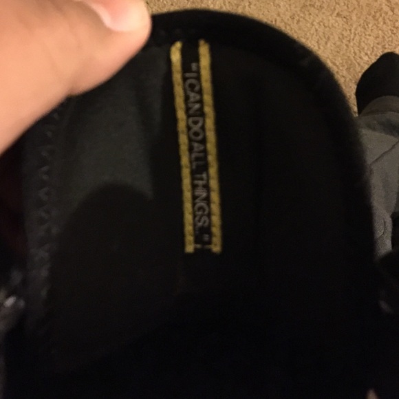 Curry 1's Black & Gold Edition - Picture 4 of 4