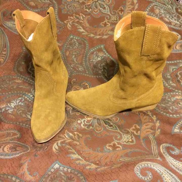 Women's Tan Suede Boots