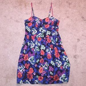 NWOT Floral print dress w/ pockets