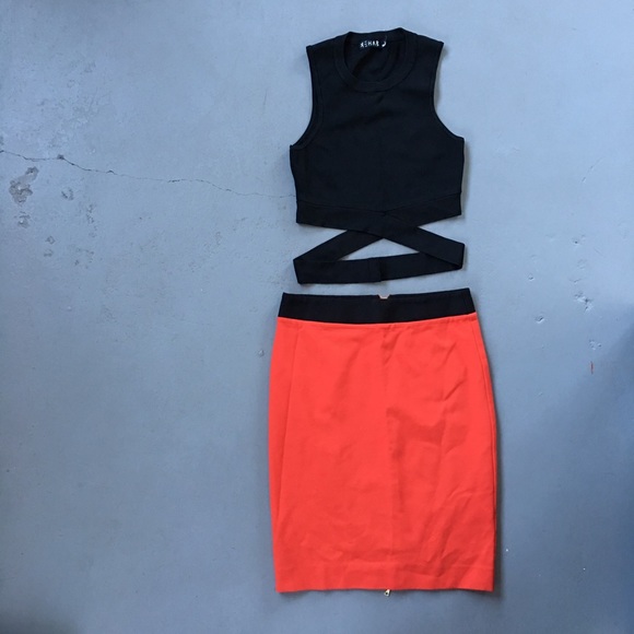 Trina Turk Dresses & Skirts - Trina Turk red pencil skirt gold zipper