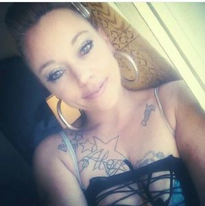 Meet your Posher, Elecia