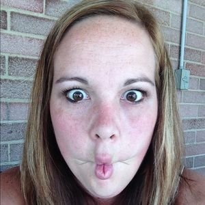 Meet your Posher, Carla