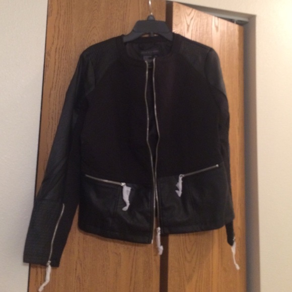 🎉🎉host pick🎉🎉Faux Leather & Jacquard Jacket. - Picture 3 of 4