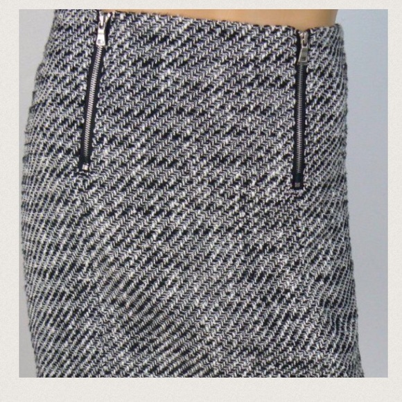 LOFT Tweed Double-Dart Zip Skirt in Size 2