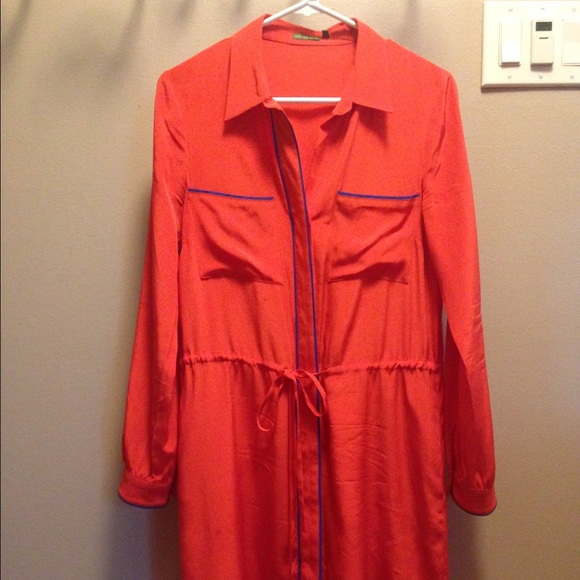 Beautiful dress, size small. In great condition.
