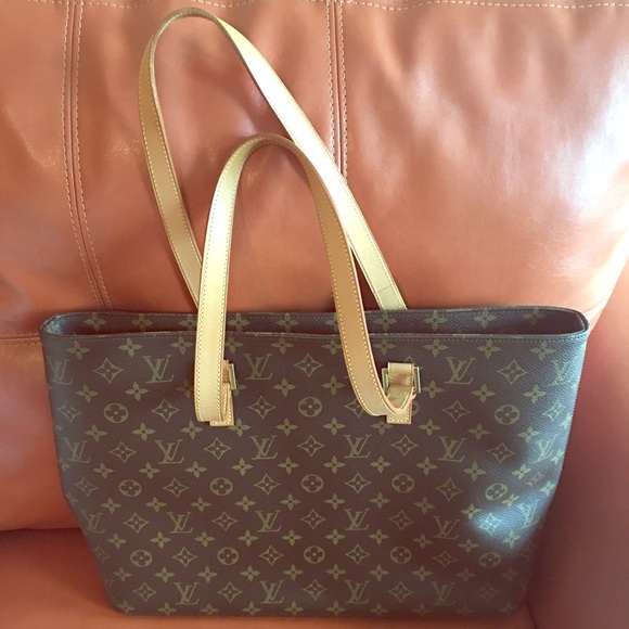 100% authentic Louis Vuitton shoulder bag