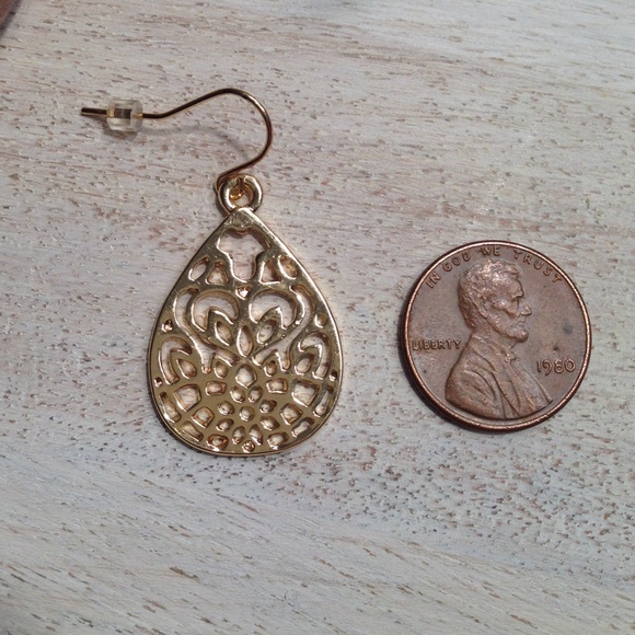 Earrings - Picture 2 of 3