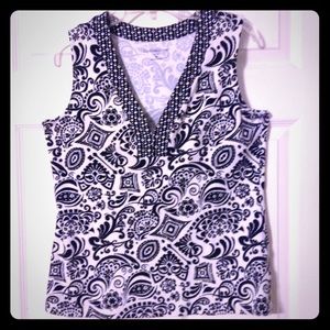 Sleeveless knit black/white top