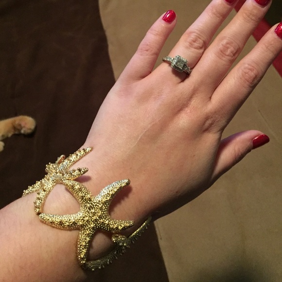 Starfish Bangle - Picture 2 of 2