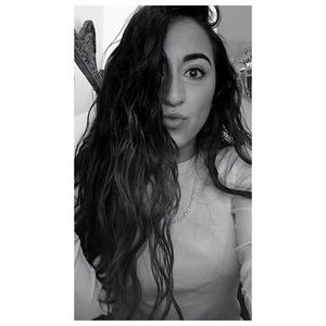 Meet your Posher, Ghita