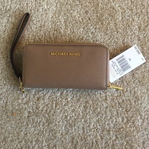 NEW WITH TAGS!! Michael Kors Wristlet !!!