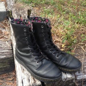 Dr. Martens Stratford 9-Eye Fold Down Boot