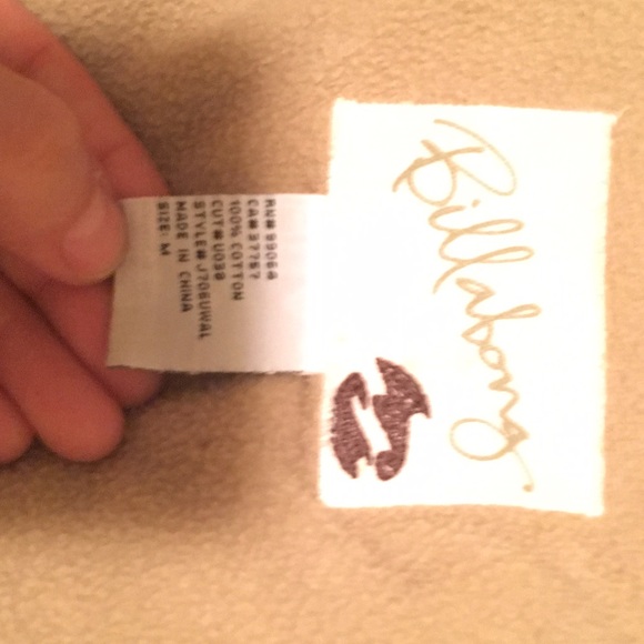 ✨✨SALE✨✨Billabong coat. Size M. Faux fur hood. - Picture 2 of 4