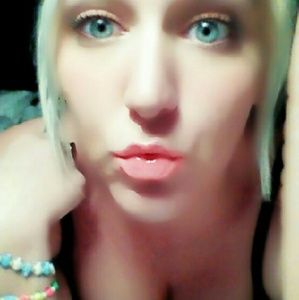 Meet your Posher, Caitlin