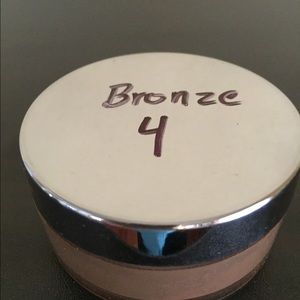 Mary Kay Mineral Powder Foundation Bronze 4