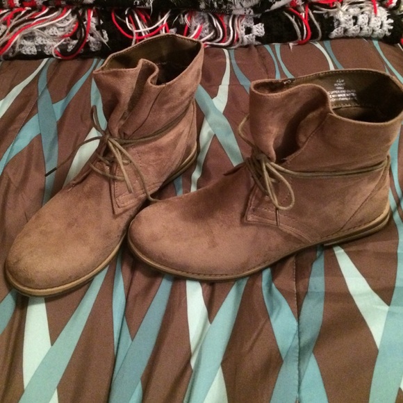 NWOT tan suede lace up ankle booties.