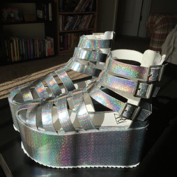 YRU Hologram Odyssey Platforms