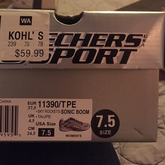 Skechers sneaker never worn