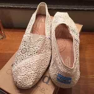 Toms classic natural crochet shoes