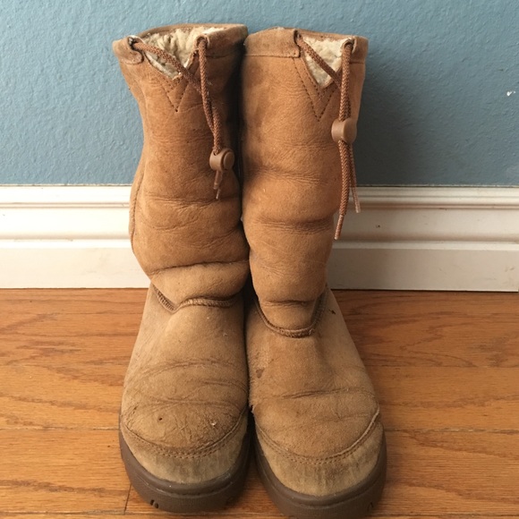 Chestnut tall uggs