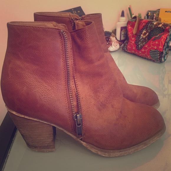 Urban outfitters brown leather booty