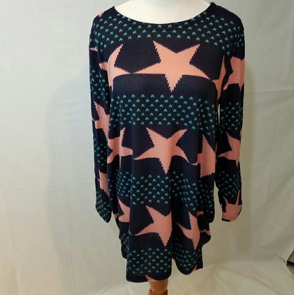 $5⭐️ Oversized Thin Knit Star Sweater - Picture 2 of 3