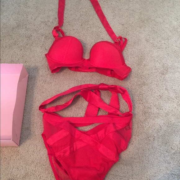 Brand new Victoria Secret set - Picture 1 of 1