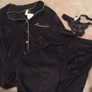 Victoria Secret pj set. NEW