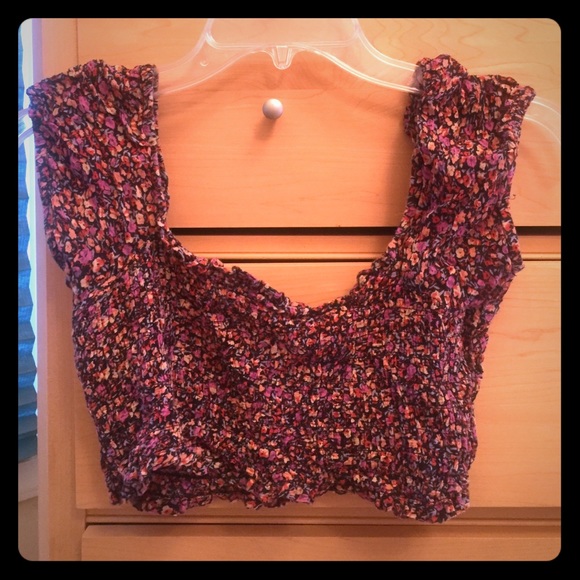 Small cinched peasant crop top