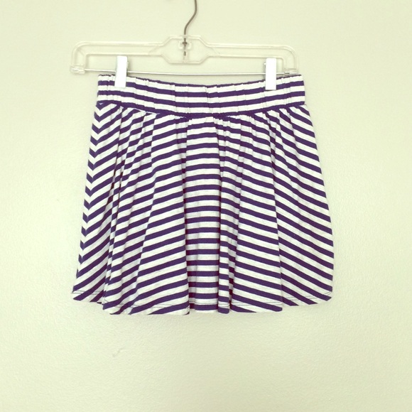 Short comfortable skirt