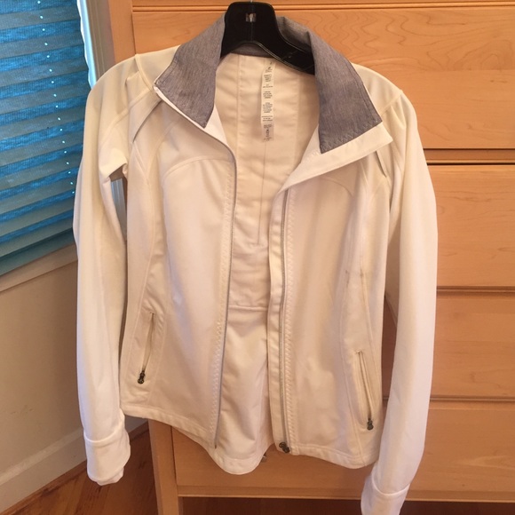 White fitted exercise jacket