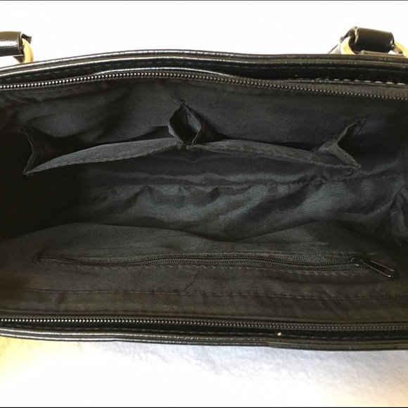 🌹 Black Handbag with Silver Hardware - Picture 4 of 4