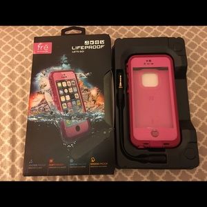 iPhone 5/5s Lifeproof Case