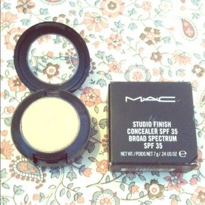 MAC Studio Finish Concealer SPF 15 NC15
