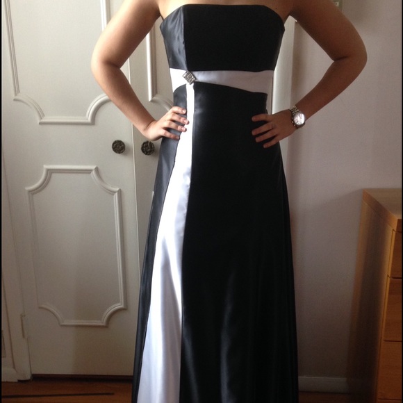 Beautiful strapless Jessica McClintock ballroom - Picture 1 of 4
