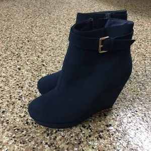 Blue ankle boot waterproof